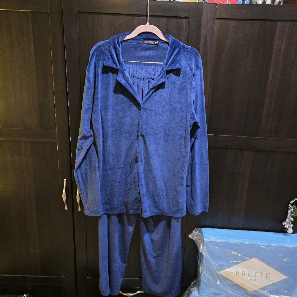 Intimates 2 PC MEL Sleep / Lounge  Velour Set  Size:Large - Picture 4 of 9